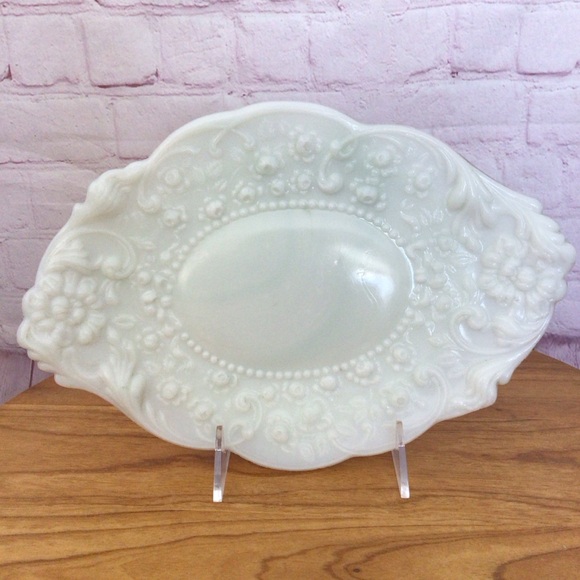 Vintage Fostoria Opal Bride Floral Milk Glass Dresser Tray - Picture 1 of 10